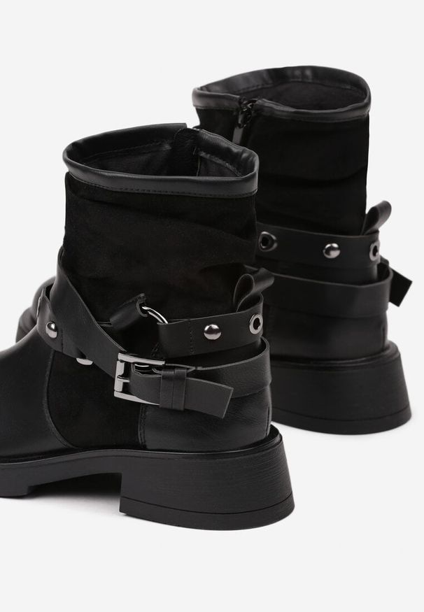 Born2be - Czarne Botki z Marszczoną Cholewką Zdobioną Paskiem z Klamrami Miledi. Okazja: na co dzień. Zapięcie: klamry. Kolor: czarny. Szerokość cholewki: normalna. Wzór: aplikacja. Materiał: wełna, skóra. Obcas: na obcasie. Styl: casual, elegancki. Wysokość obcasa: średni