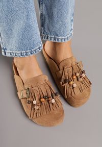 Born2be - Jasnobrązowe Klapki na Grubej Podeszwie z Frędzlami Klamrami i Koralikami Glysnell. Okazja: na co dzień, do pracy, na spacer. Kolor: brązowy. Materiał: jeans. Sezon: lato. Styl: casual, elegancki #8