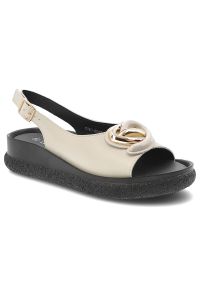 Sandały damskie S.Barski, cholewka ze skóry naturalnej licowej model na płaskiej podeszwie z ozdobną broszką, beżowe, KV61-6047. Kolor: beżowy. Materiał: skóra. Obcas: na płaskiej podeszwie #1