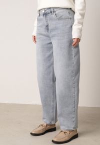 Born2be - Niebieskie Jeansy z Bawełną z Wysokim Stanem o Kroju Typu Loose Ianione. Okazja: na co dzień. Stan: podwyższony. Kolor: niebieski. Wzór: nadruk. Styl: casual #5