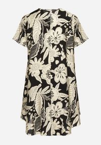 Born2be - Czarna Wiskozowa Sukienka w Kwiaty Divolla. Okazja: na co dzień. Typ kołnierza: dekolt w serek. Kolor: czarny. Wzór: kwiaty. Typ sukienki: proste. Materiał: wiskoza. Długość rękawa: krótki rękaw. Sezon: lato. Styl: casual #6