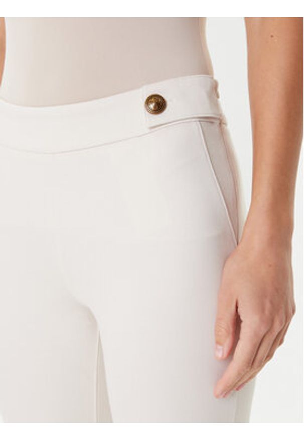 Guess Spodnie materiałowe W5YB0I KCMU2 Écru Regular Fit. Kolor: kremowy. Materiał: wiskoza, syntetyk