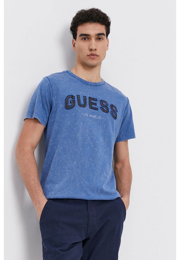 Guess - T-shirt bawełniany. Okazja: na co dzień. Kolor: niebieski. Materiał: bawełna. Wzór: aplikacja. Styl: casual