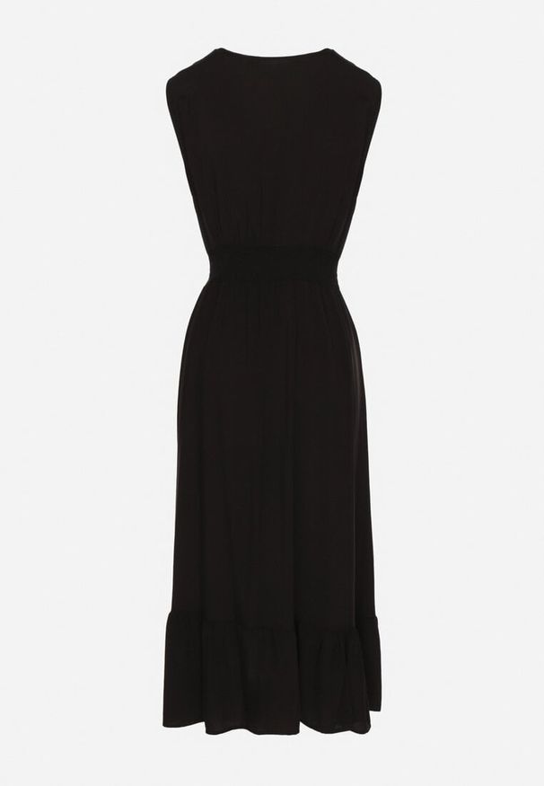 Born2be - Czarna Wiskozowa Sukienka o Kopertowym Kroju z Falbanką Uliria. Kolor: czarny. Materiał: wiskoza. Typ sukienki: kopertowe. Styl: elegancki