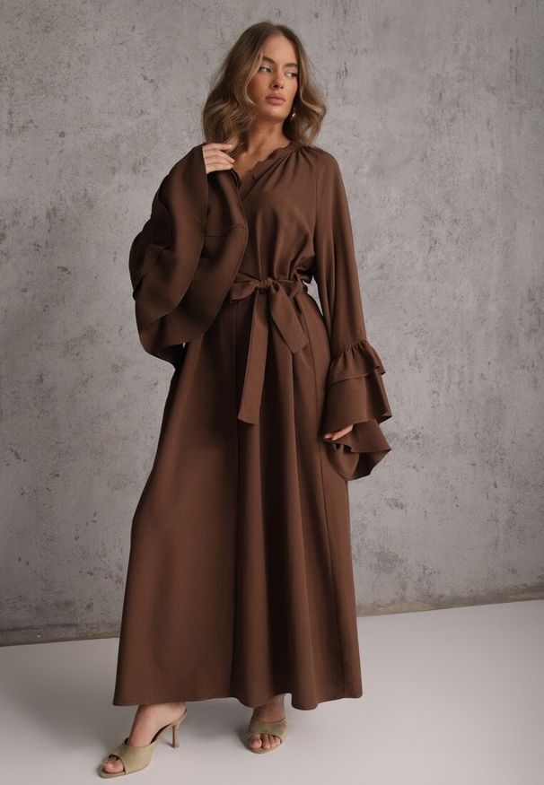 Renee - Brązowa Koszulowa Sukienka z Wiskozy Ozdobiona Paskiem i Falbanami Tinethra. Okazja: na co dzień. Kolor: brązowy. Materiał: wiskoza. Wzór: aplikacja. Typ sukienki: koszulowe. Styl: casual, elegancki, wizytowy