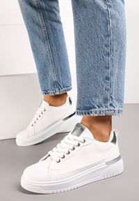 Renee - Białe Sneakersy z Przeplataną Wstawką Olimua. Kolor: biały. Szerokość cholewki: normalna. Wzór: aplikacja #4