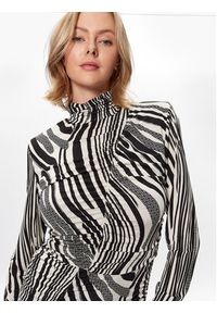 GESTUZ - Gestuz Sukienka codzienna Oda 10906613 Czarny Slim Fit. Okazja: na co dzień. Kolor: czarny. Materiał: wiskoza. Typ sukienki: proste. Styl: wizytowy, casual