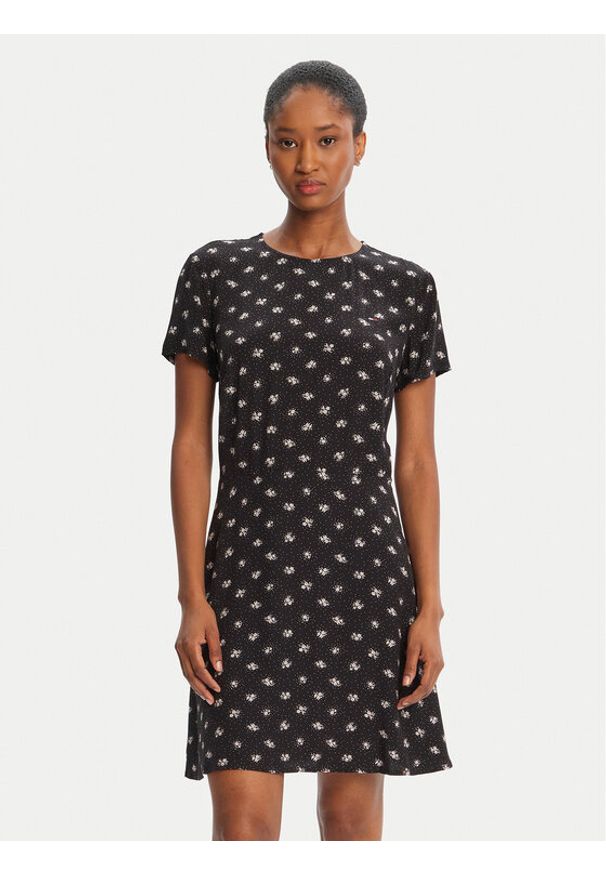 Tommy Jeans Sukienka codzienna DW0DW21120 Czarny Regular Fit. Okazja: na co dzień. Kolor: czarny. Materiał: wiskoza. Typ sukienki: proste. Styl: casual