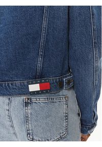 Tommy Jeans Kurtka jeansowa Izzie DW0DW17653 Niebieski Relaxed Fit. Kolor: niebieski. Materiał: jeans, bawełna