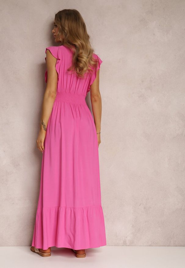 Renee - Różowa Sukienka Filades. Typ kołnierza: kołnierz z falbankami. Kolor: różowy. Materiał: tkanina, wiskoza. Długość rękawa: bez rękawów. Wzór: gładki, aplikacja. Typ sukienki: kopertowe. Styl: wakacyjny. Długość: maxi