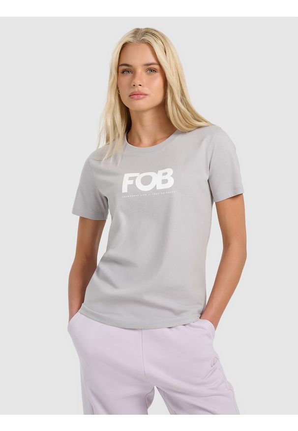 4f - 4F T-shirt regular z nadrukiem damski - szary XL. Okazja: na co dzień. Kolor: szary. Materiał: bawełna, dzianina. Długość rękawa: krótki rękaw. Długość: krótkie. Wzór: nadruk. Styl: casual