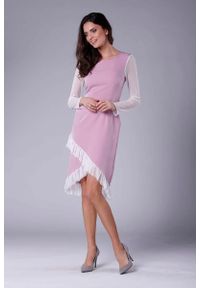 Nommo - Różowa Wizytowa Sukienka z Kopertowym Dołem z Hiszpańską Falbanką. Kolor: różowy. Materiał: poliester, wiskoza. Typ sukienki: kopertowe. Styl: wizytowy #1