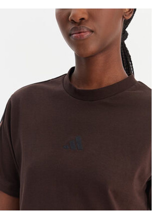 Adidas - adidas T-Shirt Seasonal Essentials Leopard Print KE8830 Brązowy Regular Fit. Kolor: brązowy. Materiał: bawełna. Wzór: nadruk