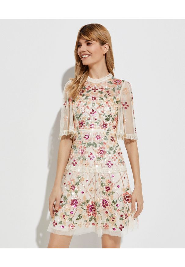 NEEDLE & THREAD - Beżowa sukienka z cekinami Trellis Rose. Okazja: na imprezę. Kolor: beżowy. Materiał: koronka. Wzór: aplikacja, kwiaty. Długość: mini