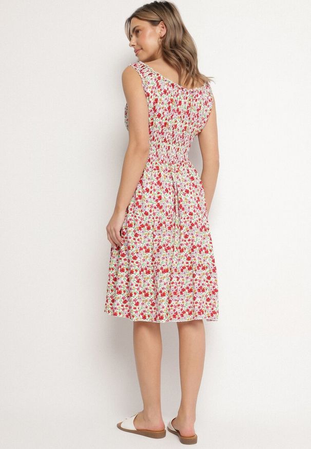 Born2be - Biało-Różowa Sukienka Bawełniana Rozkloszowana w Kwiaty z Guzikami Ronzea. Okazja: na spacer. Kolor: biały. Materiał: bawełna. Wzór: kwiaty. Sezon: lato. Typ sukienki: rozkloszowane. Styl: elegancki, klasyczny