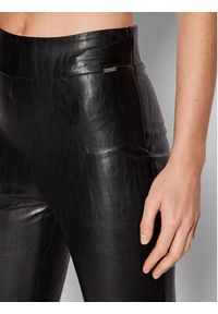 Guess Spodnie z imitacji skóry W2YB16 WEPI0 Czarny Slim Fit. Kolor: czarny. Materiał: syntetyk #3