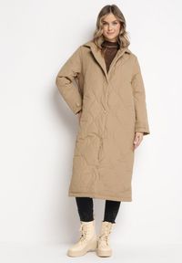 Born2be - Beżowy Długi Płaszcz Kurtka z Kołnierzem i Pikowaniem Semere. Kolor: beżowy. Długość: długie #1