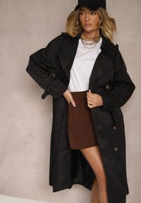 Renee - Czarny Oversizowy Płaszcz Trencz o Dwurzędowym Kroju z Paskiem Darinella. Okazja: na co dzień. Kolor: czarny. Materiał: jeans. Styl: elegancki, casual