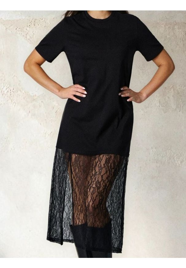 Sinsay - Długa sukienka z koronkowym dołem - czarny. Kolor: czarny. Materiał: koronka. Długość: maxi