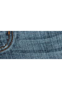 TOP SECRET - Jeansowe rurki damskie. Kolor: niebieski. Materiał: jeans. Sezon: zima