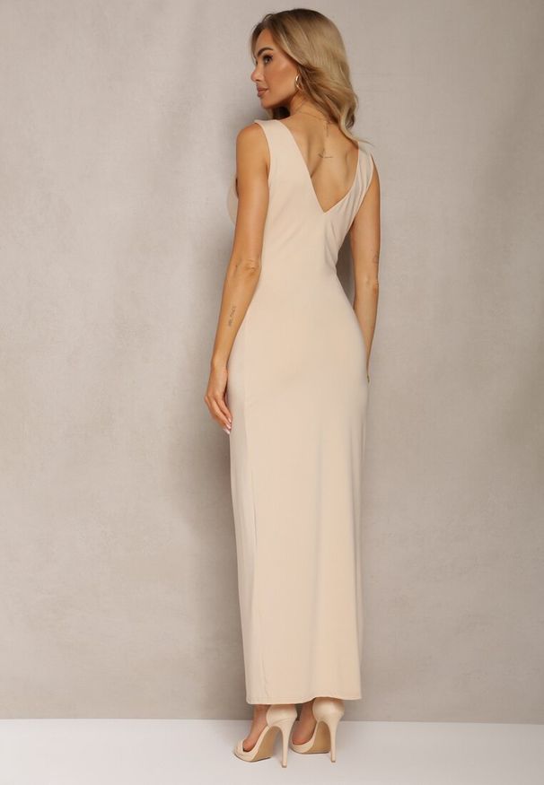 Renee - Beżowa Kopertowa Sukienka w Koktajlowym Stylu z MarszczeniemKalkisa. Okazja: na spotkanie biznesowe, na co dzień. Typ kołnierza: dekolt w kształcie V. Kolor: beżowy. Materiał: jeans. Typ sukienki: kopertowe. Styl: wizytowy