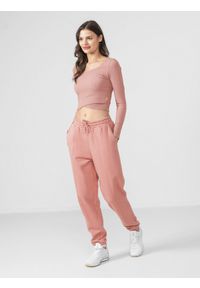 4f - Spodnie dresowe joggery damskie. Kolor: różowy. Materiał: dresówka #1