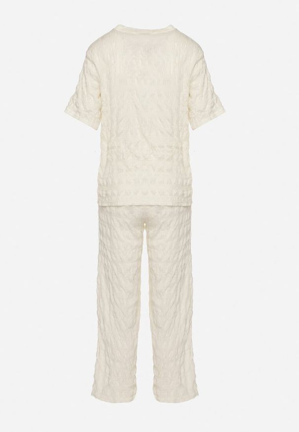 Born2be - Biały Komplet z Ozdobnej Tkaniny T-shirt i Szerokie Spodnie Devinas. Kolor: biały. Materiał: tkanina