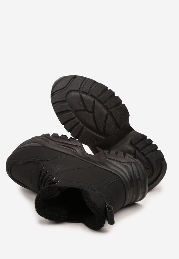 Renee - Czarne Trapery Sneakersy Vices na Platformie z Tłoczeniem Nirrise. Okazja: na co dzień. Kolor: czarny. Materiał: dresówka. Obcas: na platformie. Styl: casual