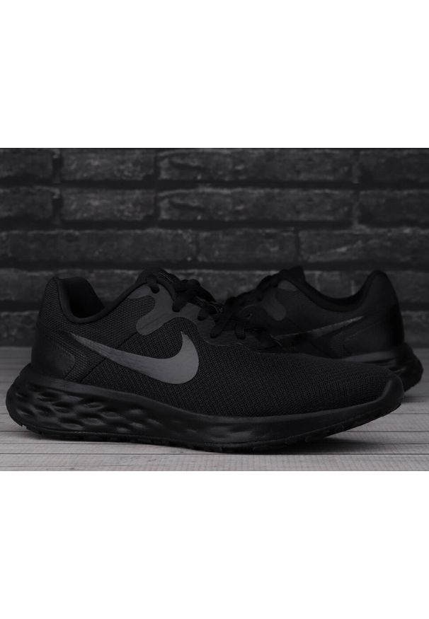 Buty męskie sportowe do biegania Nike REVOLUTION 6 NN. Okazja: na co dzień. Kolor: czarny. Materiał: materiał. Szerokość cholewki: normalna. Model: Nike Revolution. Sport: bieganie, fitness