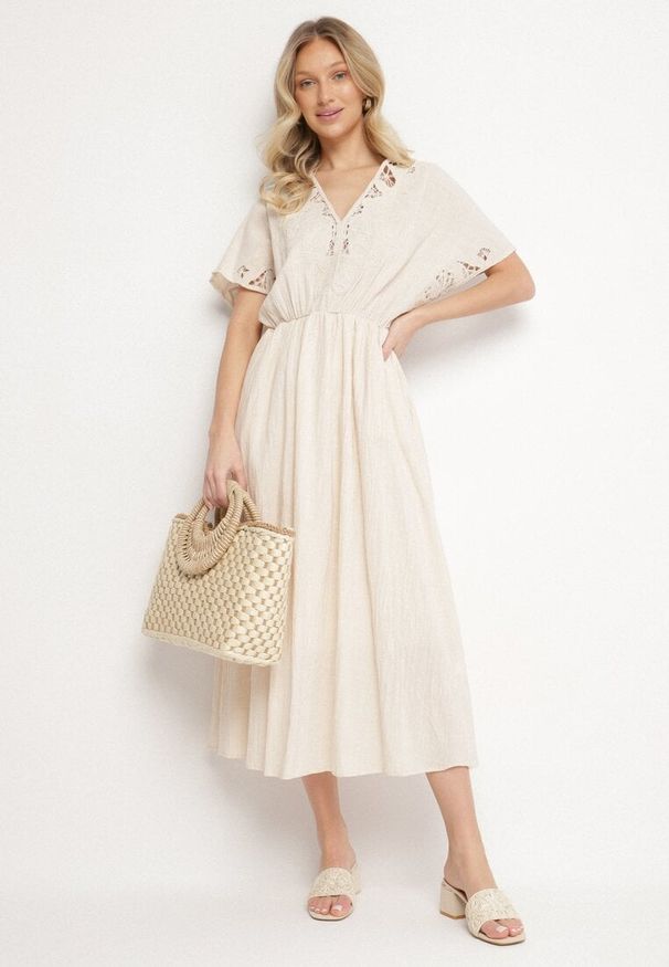 Born2be - Beżowa Bawełniana Sukienka w Stylu Rustykalnym z Kieszeniami Orriviane. Okazja: na spacer, na co dzień, na spotkanie biznesowe, do pracy. Typ kołnierza: dekolt w kształcie V. Kolor: beżowy. Materiał: bawełna. Wzór: aplikacja, haft. Typ sukienki: proste. Styl: casual, biznesowy