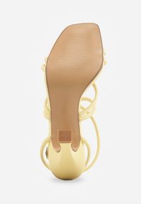 Renee - Żółte Sandały na Klepsydrowej Szpilce z Geometrycznymi Paskami Molthise. Zapięcie: pasek. Kolor: żółty. Wzór: geometria. Obcas: na szpilce. Styl: wizytowy, glamour #8