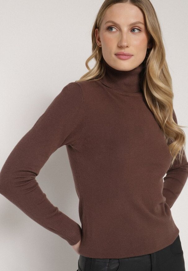 Born2be - Brązowy Golf Sweter z Wiskozą i Kaszmirem Zailaya. Okazja: na co dzień. Typ kołnierza: golf. Kolor: brązowy. Materiał: wiskoza, kaszmir. Styl: casual