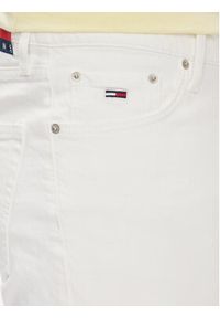 Tommy Jeans Szorty jeansowe DM0DM18790 Biały Relaxed Fit. Kolor: biały. Materiał: bawełna