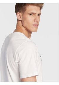 New Era T-Shirt Brooklyn Nets 11530756 Biały Regular Fit. Kolor: biały. Materiał: bawełna #5