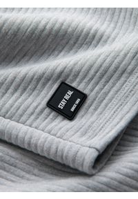 Ombre Clothing - Krótkie męskie spodenki dresowe z dzianiny ottoman – szare V2 - Rozmiar: S. Kolor: szary. Materiał: dresówka, dzianina. Długość: krótkie. Wzór: aplikacja. Sezon: lato #7