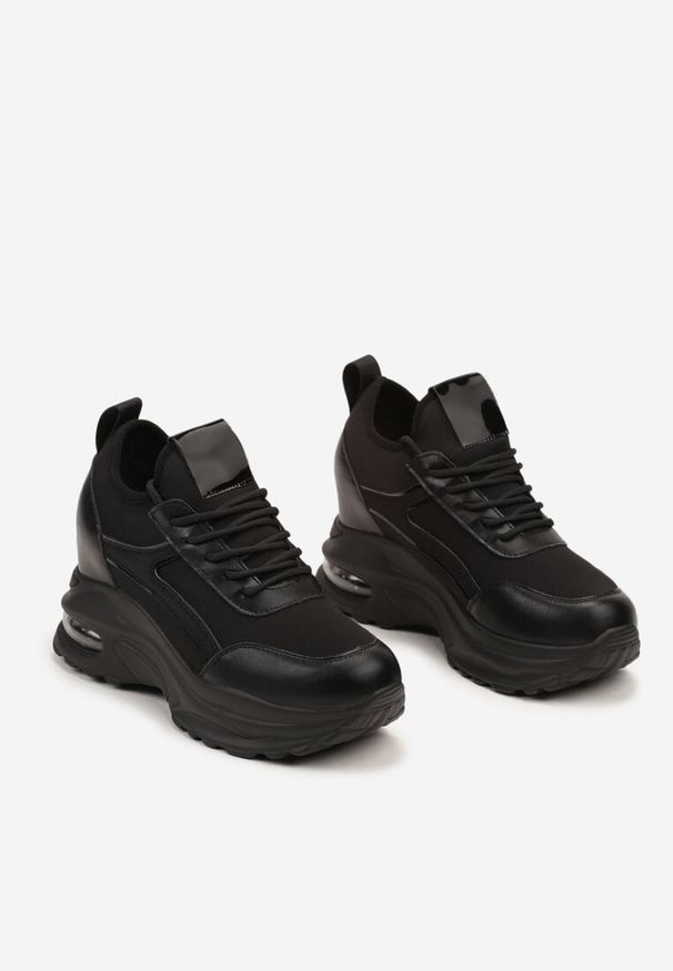Born2be - Czarne Sneakersy na Ukrytym Koturnie z Metalicznymi Wstawkami Vlivina. Okazja: na co dzień. Kolor: czarny. Materiał: jeans. Obcas: na koturnie
