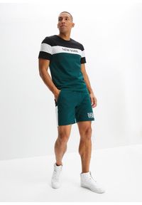 bonprix - Shirt i krótkie spodnie (2 części). Kolor: zielony. Materiał: dresówka. Długość: krótkie #1