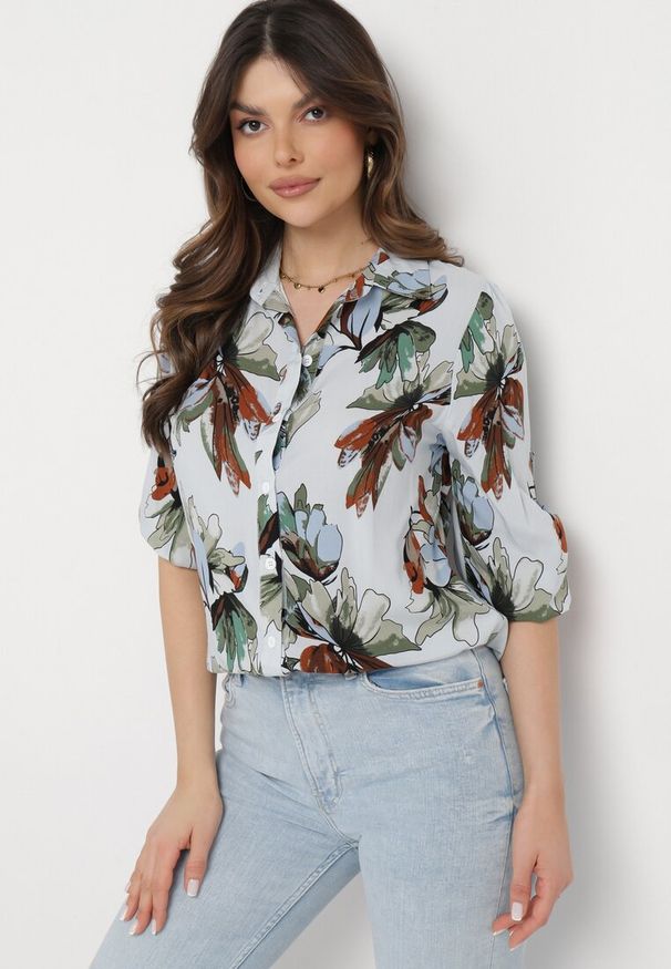 Born2be - Jasnoniebieska Wiskozowa Koszula z Rękawami 3/4 i Guzikami Yoguste. Okazja: na co dzień. Kolor: niebieski. Materiał: wiskoza. Styl: casual, elegancki