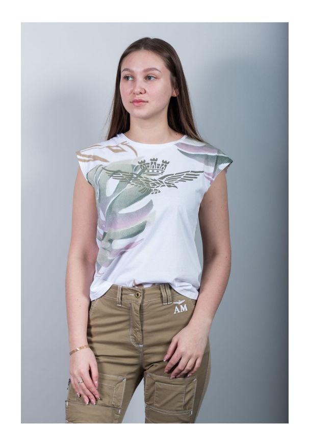 T-shirt z krótkim rękawem w tropikalny wzór liści Aeronautica Militare. Kolor: biały. Materiał: bawełna. Długość rękawa: krótki rękaw. Długość: krótkie. Wzór: nadruk. Sezon: lato