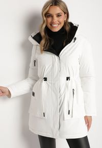 Born2be - Biała Kurtka Parka z Kapturem Ściągana w Pasie Semielin. Okazja: na co dzień, na spacer. Typ kołnierza: kaptur. Kolor: biały. Styl: elegancki, casual #5