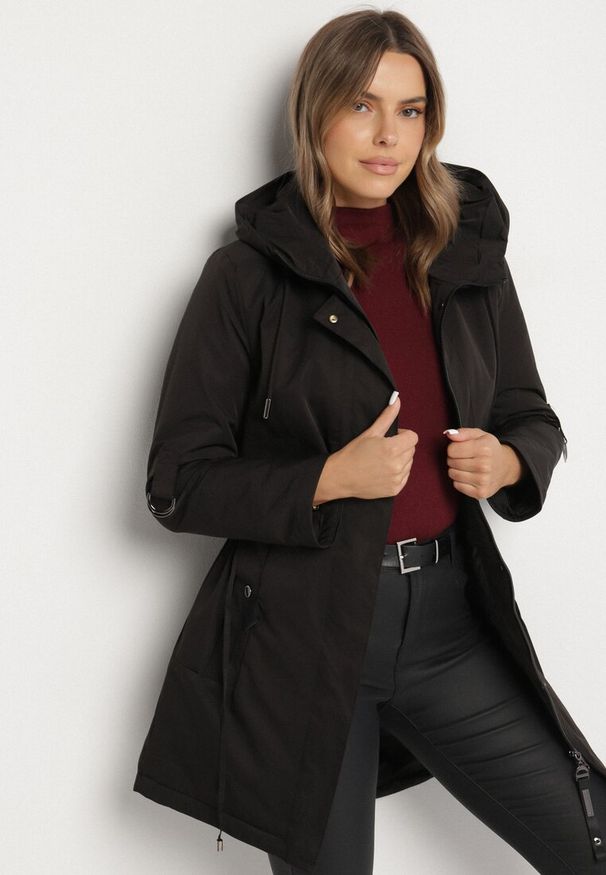 Born2be - Czarna Klasyczna Kurtka Parka z Kapturem i Ściągaczem w Talii Tulasira. Okazja: na co dzień. Typ kołnierza: kaptur. Kolor: czarny. Materiał: jeans. Styl: klasyczny