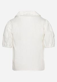 Born2be - Biała Bluzka Bawełniana z Kołnierzykiem z Wiązaniem na Klatce Piersiowej Sloedi. Kolor: biały. Materiał: bawełna. Długość: krótkie. Styl: klasyczny, elegancki #3