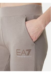 EA7 Emporio Armani Spodnie dresowe 7W000538 AF15831 Brązowy Regular Fit. Kolor: brązowy. Materiał: bawełna #2
