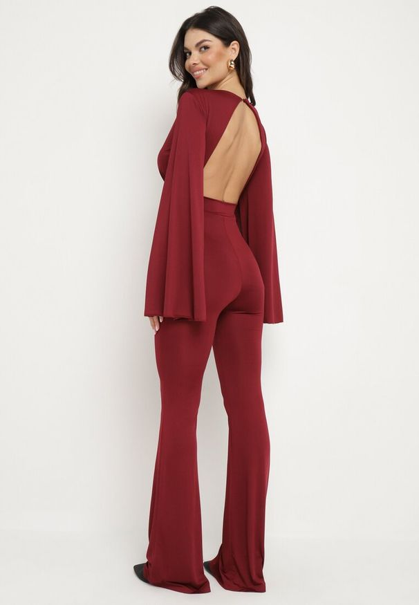 Born2be - Bordowy Długi Kombinezon z Szerokimi Rękawami i Odkrytymi Plecami Dasima. Okazja: na imprezę. Kolor: czerwony. Długość: długie. Styl: elegancki, klasyczny