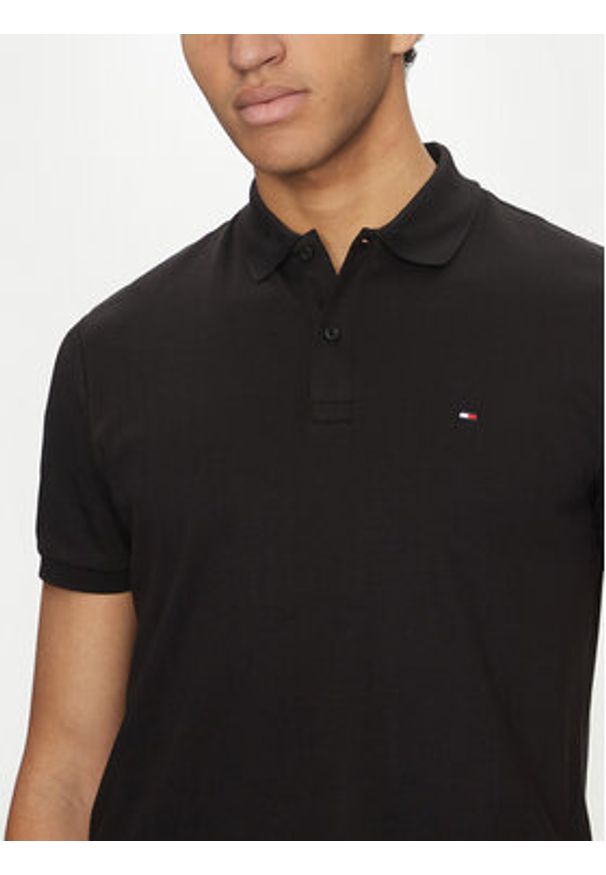 TOMMY HILFIGER - Tommy Hilfiger Polo Essential MW0MW35585 Czarny Regular Fit. Typ kołnierza: polo. Kolor: czarny. Materiał: bawełna