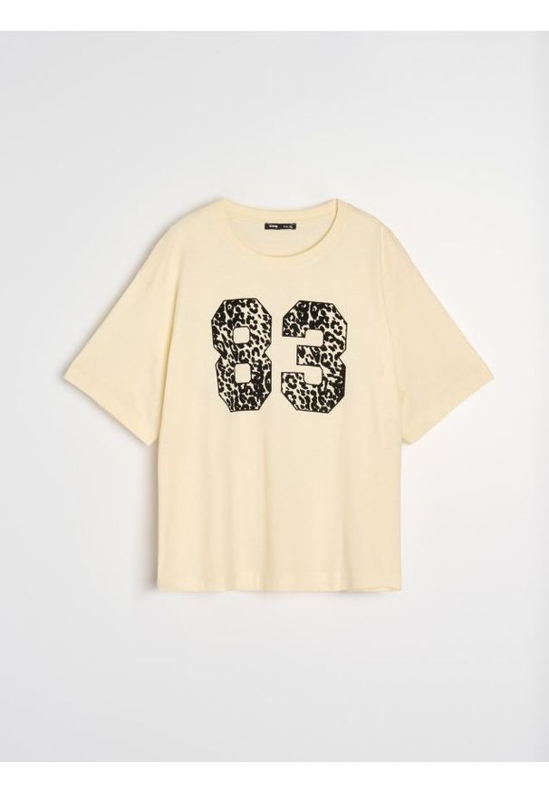 Sinsay - Bawełniana koszulka z napisem - kremowy. Kolor: kremowy. Materiał: bawełna. Wzór: napisy