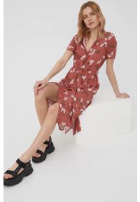 Vero Moda sukienka kolor bordowy midi prosta. Kolor: czerwony. Materiał: tkanina, materiał, wiskoza. Długość rękawa: krótki rękaw. Typ sukienki: proste. Długość: midi #5