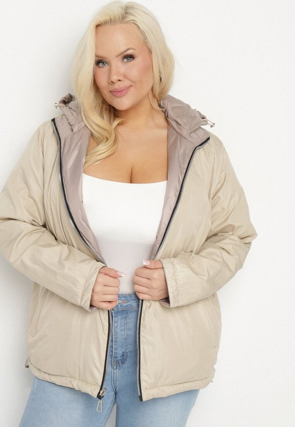 Born2be - Ciemnobeżowa Kurtka Dwustronna z Odpinanym Kapturem Frolbia. Okazja: na co dzień. Kolor: beżowy. Materiał: jeans. Wzór: gładki. Styl: klasyczny, casual, elegancki