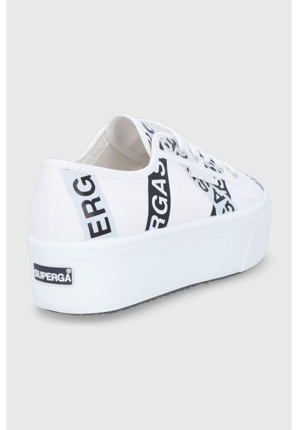 Superga Tenisówki damskie kolor biały. Nosek buta: okrągły. Zapięcie: sznurówki. Kolor: biały. Materiał: guma. Obcas: na platformie