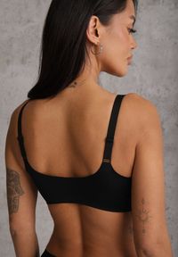 Renee - Czarny Biustonosz Ozdobiona Przezroczystymi Wstawkami z Usztywnieniem Seanael. Kolor: czarny. Materiał: dresówka. Rodzaj stanika: przezroczysty. Wzór: aplikacja #7